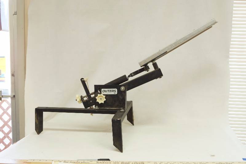 lot 1292 image: Clay Disc Thrower Target Practice Trap Skeet Shooting Hunt Single Double Pigeon Thrower