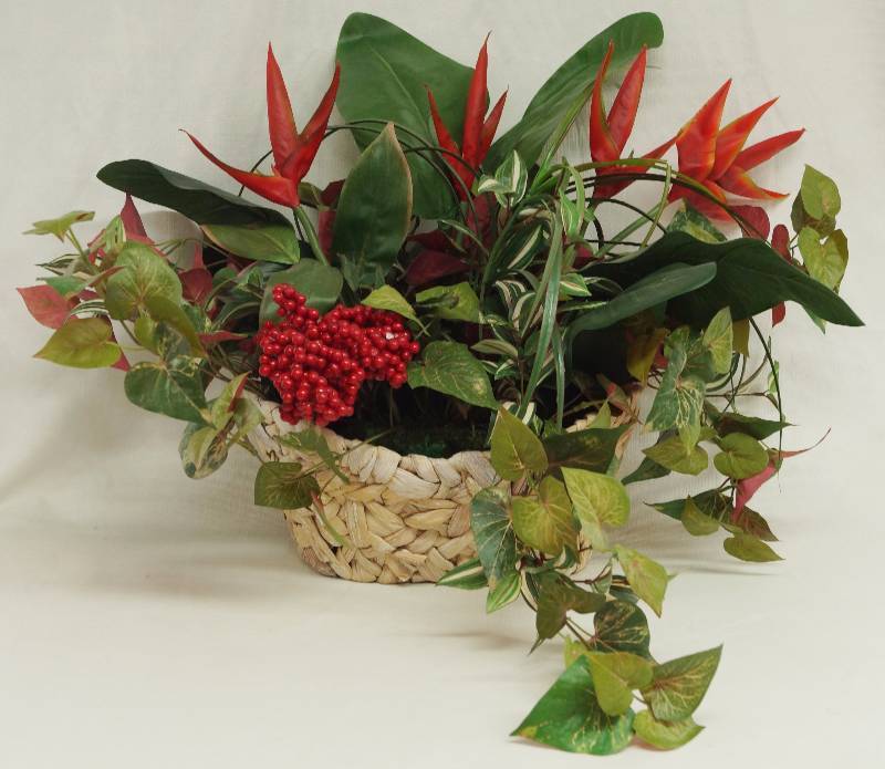 lot 1116 image: Large Basket w Floral Home Decor - Birds of Paradise and more