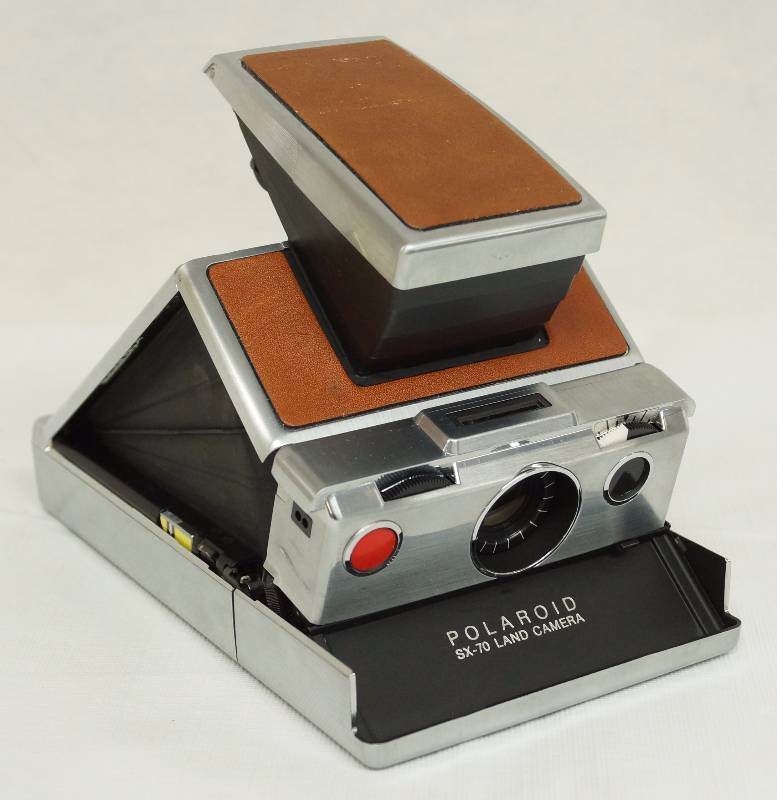 lot 4784 image: Polaroid Camera - SX-70 Land Camera - Folds Down Flat REALLY COOL