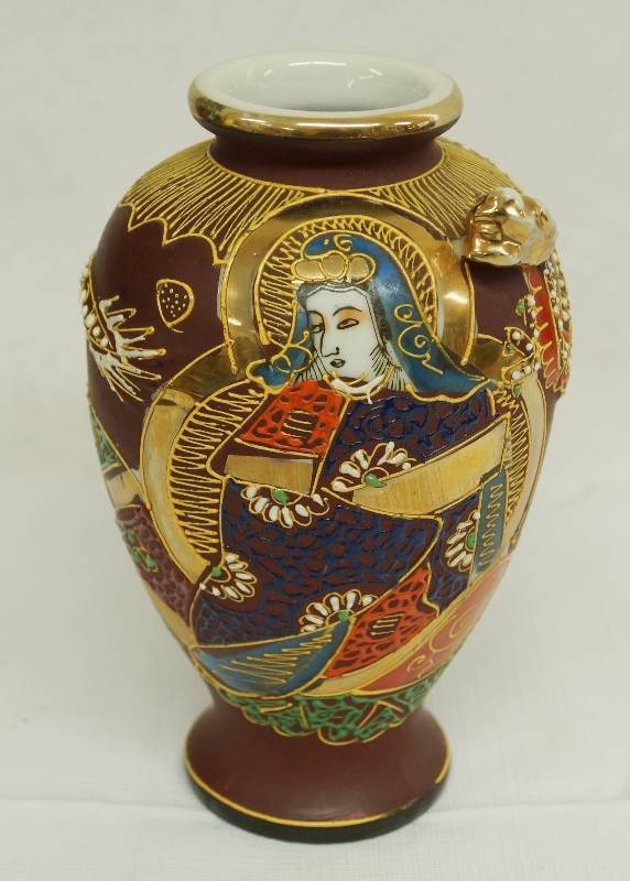 lot 4800 image: Unique Japanese Vase w 3D Dargon Head on the side COOL