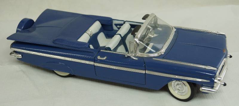 lot 4801 image: SWEET 1959 Chevy IMPALA - scale 118 - Model Car by Road Tough No. 921189 - steering wheel turns front wheels