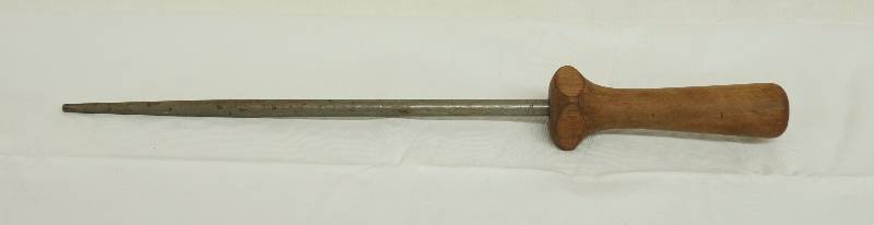 lot 4809 image: Chicago Cutlery Co. Knife Sharpener 10 sharpening rod and 14.5 including handle - NICE