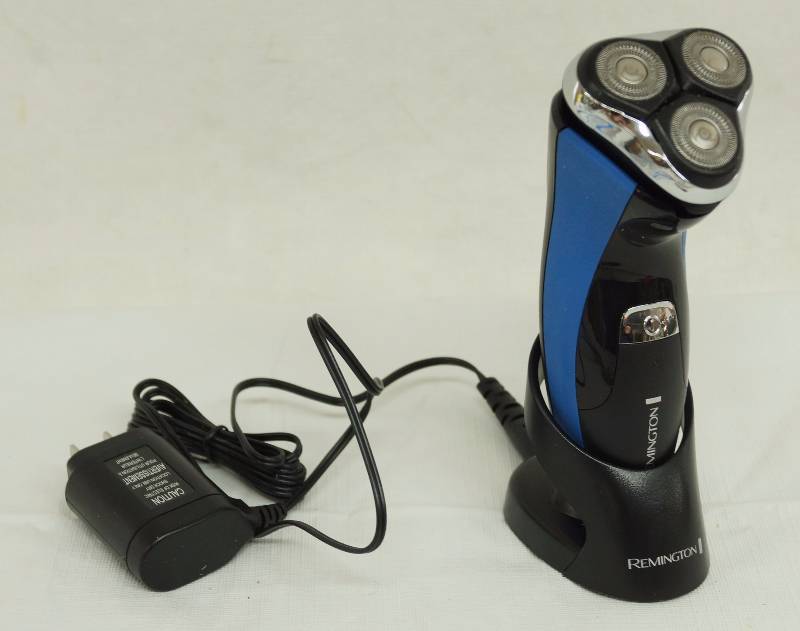 lot 4815 image: Remington Mens Shaver Electric Razor M# PR1285 w Charger