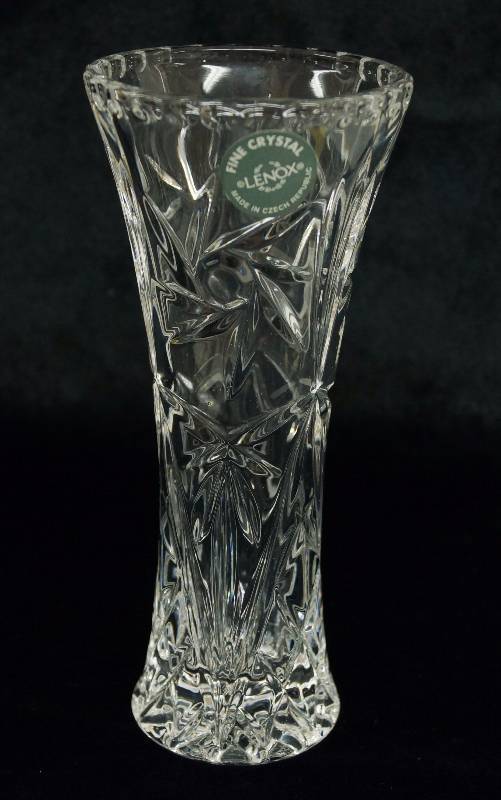 lot 4822 image: Lenox - Fine Crystal 6 Vase - Made in Czech Republic - No chips, crack or flaws - NICE Item 090339 in original box