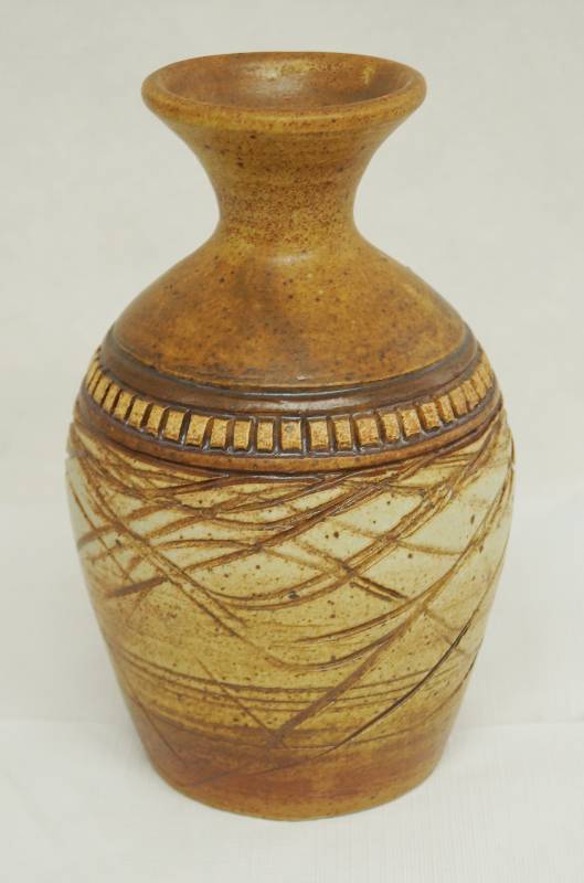 lot 4826 image: Stunning Pottery Vase by Kansas Michael Schlyer - Flat Earth of Kansas Pottey Vase - Perfect Condition See photos