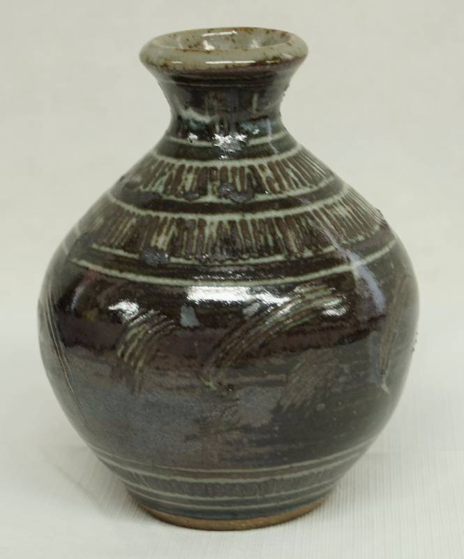 lot 4827 image: Studio Pottery Vase, Wichita Kansas by LISTED Kansas Artist JACK PHARO (1902-1991) Excellent Condition