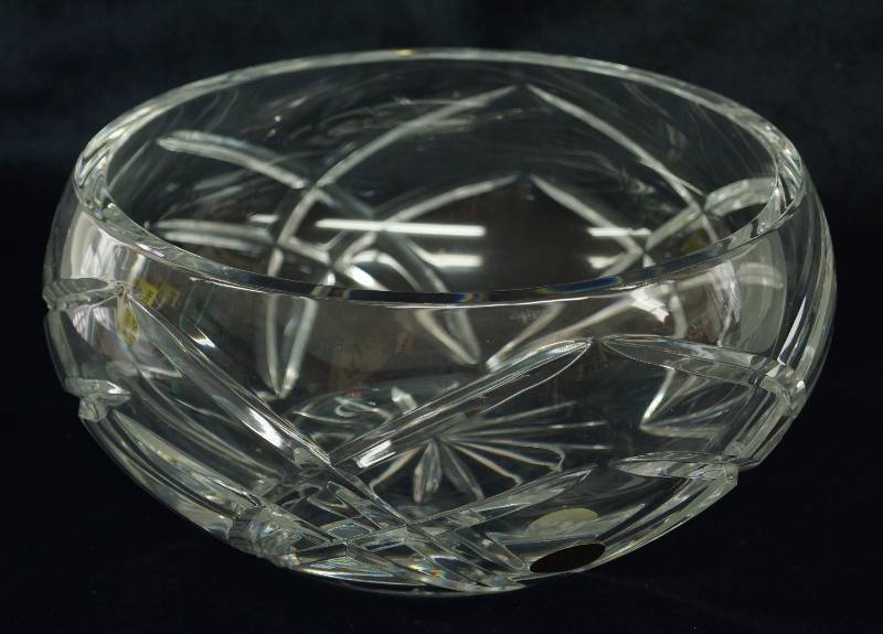 lot 4828 image: Monarch Crystal Bowl 7-12 made in Czech Republic - 24% PbO - SUMMER in original box