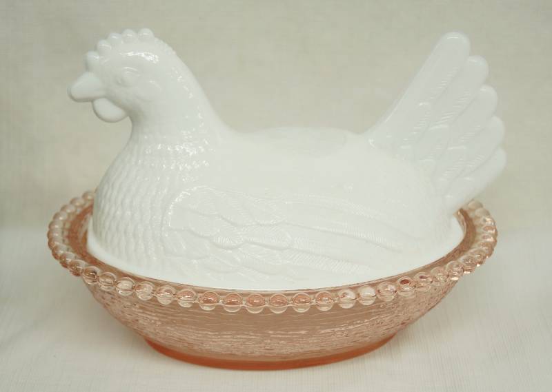 lot 4837 image: Oval Glass Chicken Dish w hobnail edge design - white chicken with pink glass dishnest - WOW