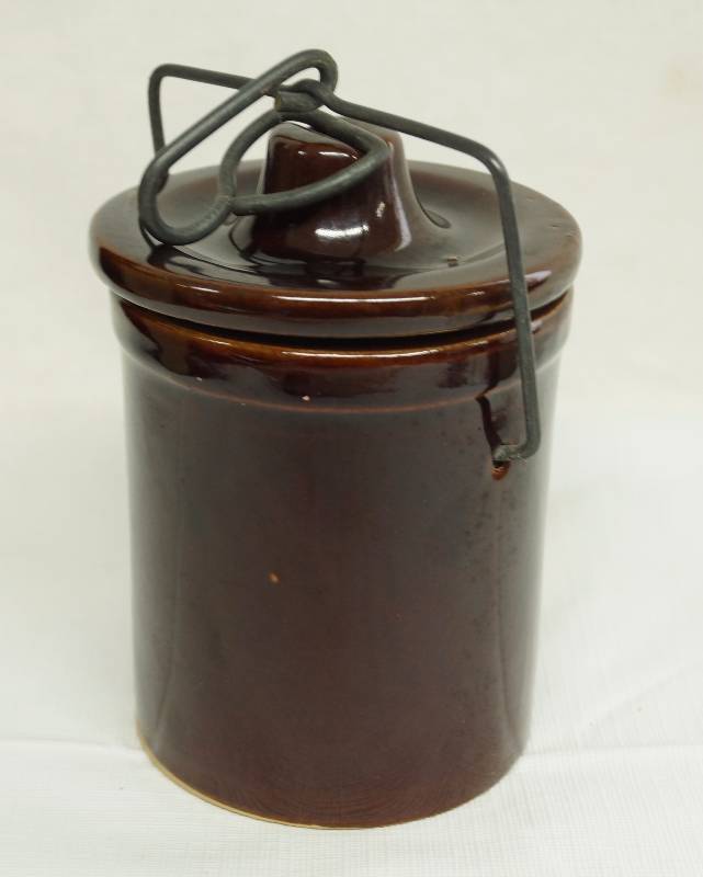 lot 1935 image: Small Brown Cheese Crock - Nice - stamped 22142 on the bottom
