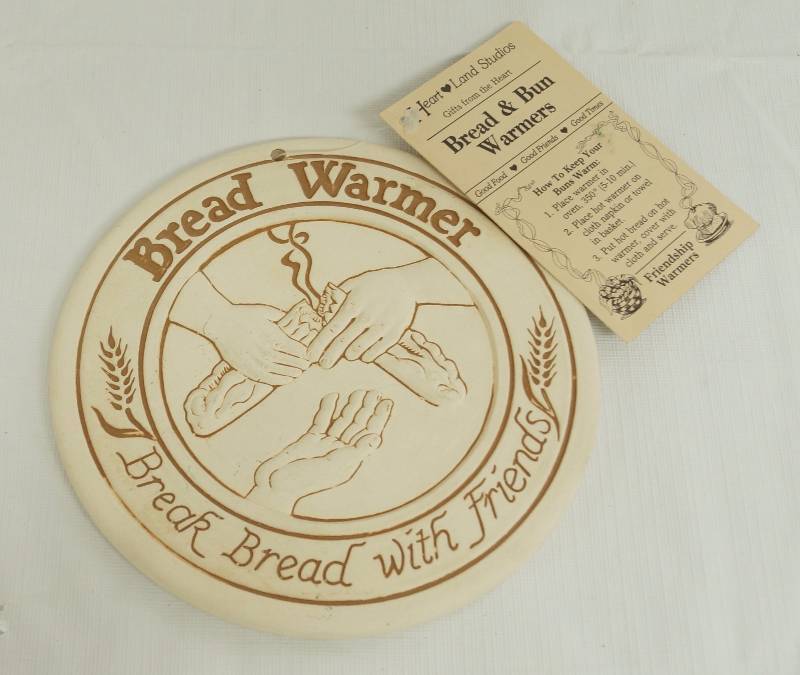 lot 1940 image: Ceramic Bread Warmer Artwork - NEW w tags - 1989 by Lyn Ulick 1990 - NICE