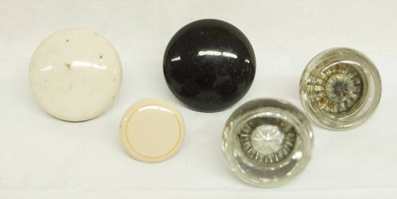 lot 1949 image: Lot of Vintage Porcelain and Glass Door Knobs (and one drawer pull) see photo