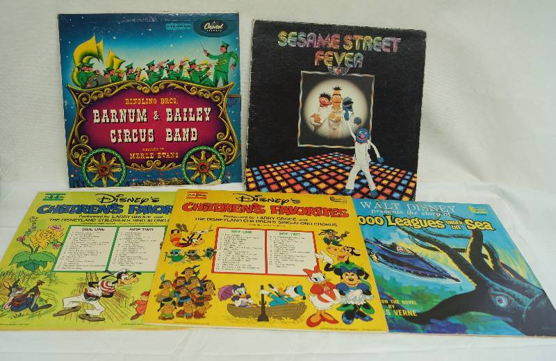 lot 1955 image: Lot of 5 Childrens Record Albums DISNEY, SESAME STREET and BARNUM & BAILEY CIRCUS BAND - FUN