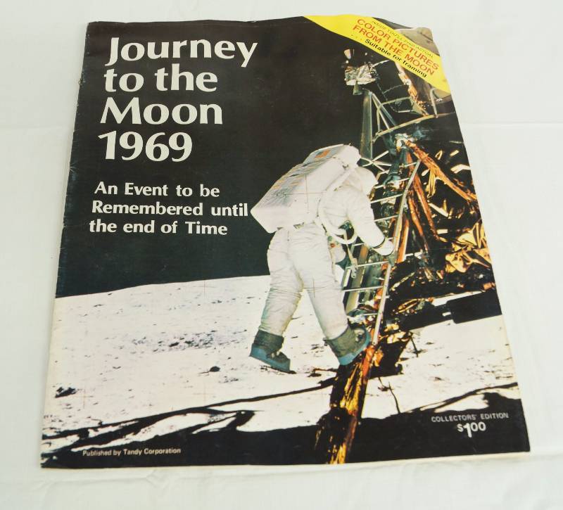 lot 1044 image: Magazine - Journey to the Moon 1969 - Collectors Edition - Over-sized - See photos