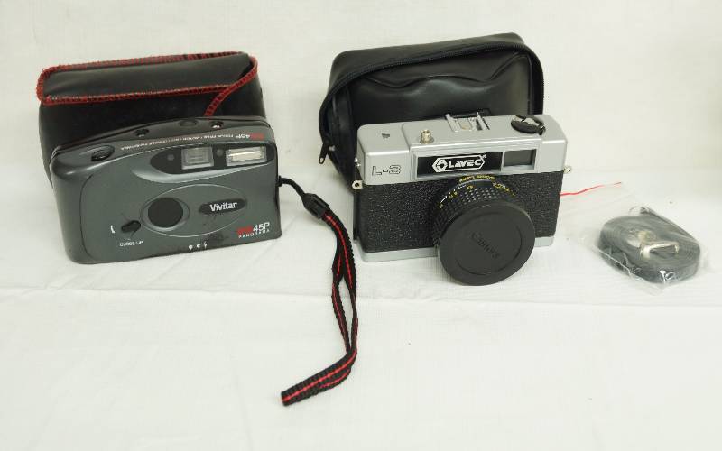 lot 1056 image: Lot of 2 Cameras w Cases - 35mm - see photo