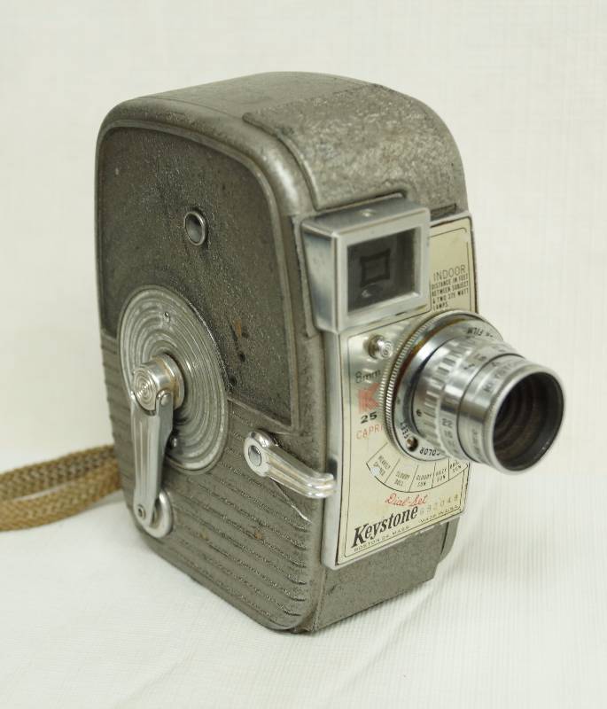 lot 1058 image: Vintage Keystone 8mm K 25 CAPRI Dial Set Camera - motor works