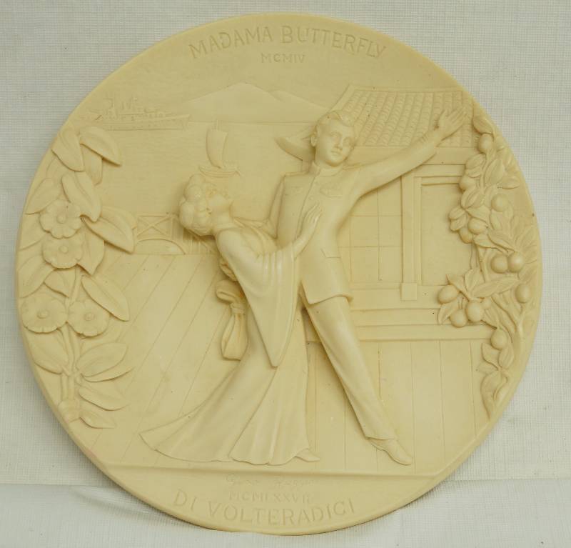 lot 6092 image: Italian Madama Butterfly - handmade collectors plate 3-D relief art Numbered 8499 Limited Edition - WOW