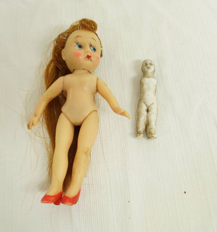 lot 6102 image: Lot of two old, vintage dolls - see photos