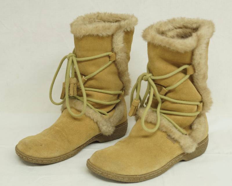 lot 6158 image: Womens Leather Boots - Eskimo Style MIA - size 6M - good pre-owned condition - see photos These are nice Warm for winter