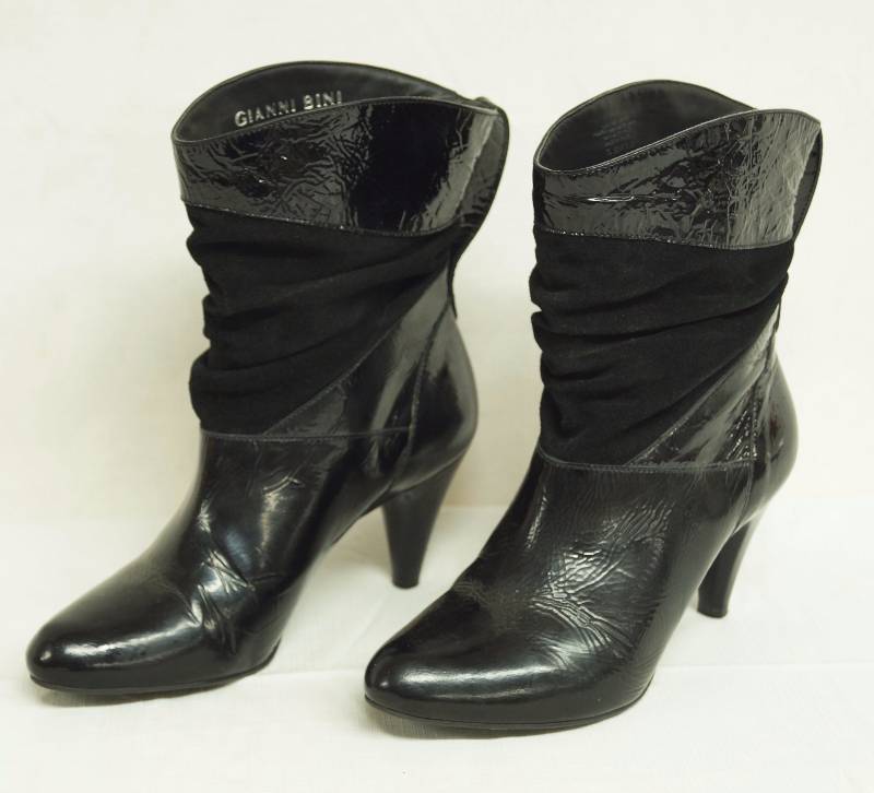lot 6159 image: Womens Leather Fancy Spiked Heel Black Boots - Gianni Bini - size 8 - good to very good pre-owned condition - see photos These are nice