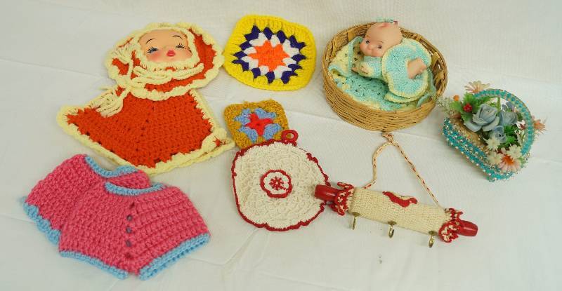 lot 6160 image: Lot of crafty crocheted items - See photos - these are neat