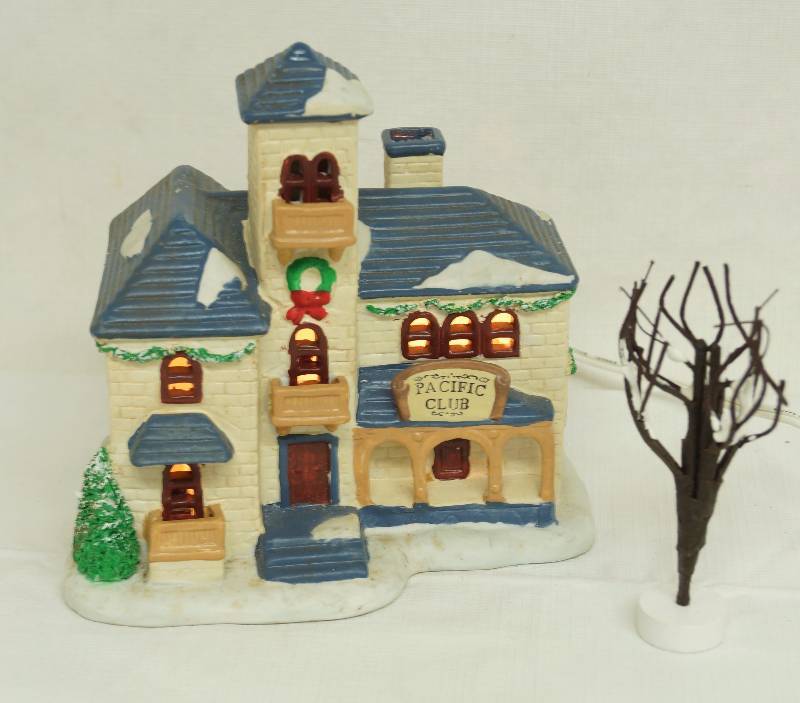 lot 6196 image: Christmas Village - Porcelain, Lighted Pacific Club w tree - WORKS