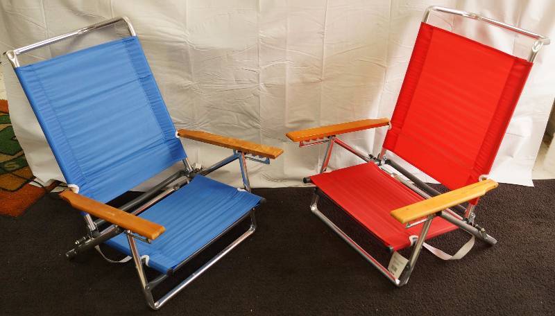 lot 6263 image: 2 Nice Folding Outdoor Chairs