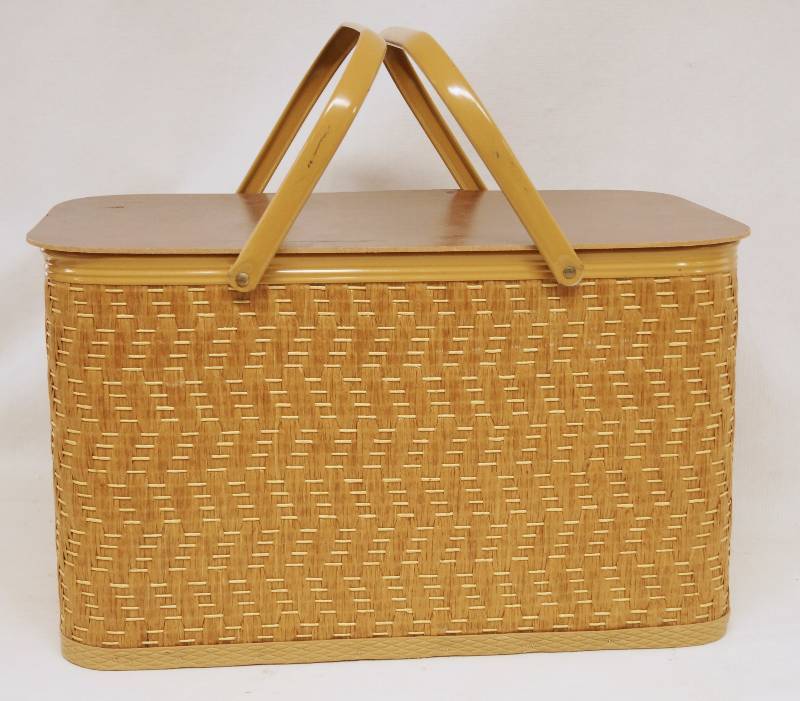 lot 6266 image: Wicker Picnic Basket