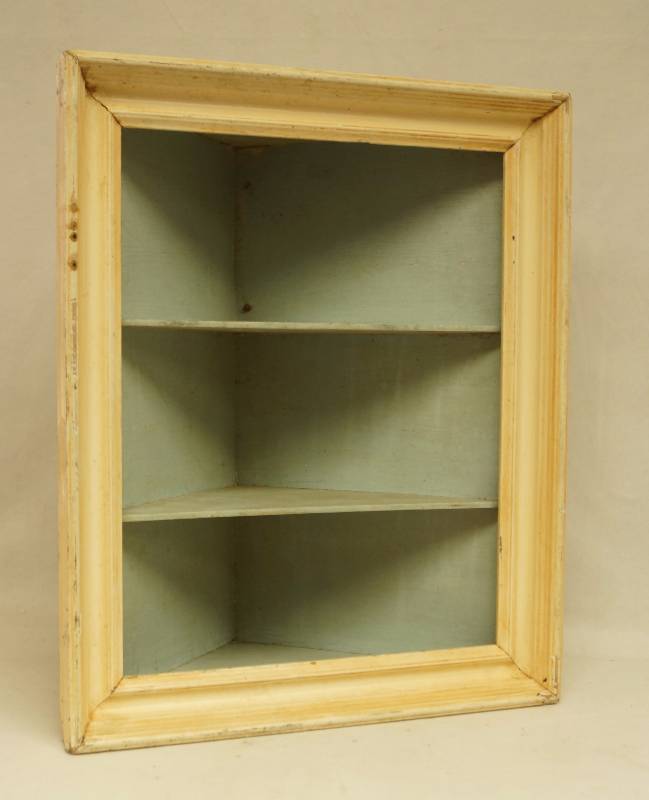 lot 6267 image: Old Heavy Duty Wooden Corner Shelf