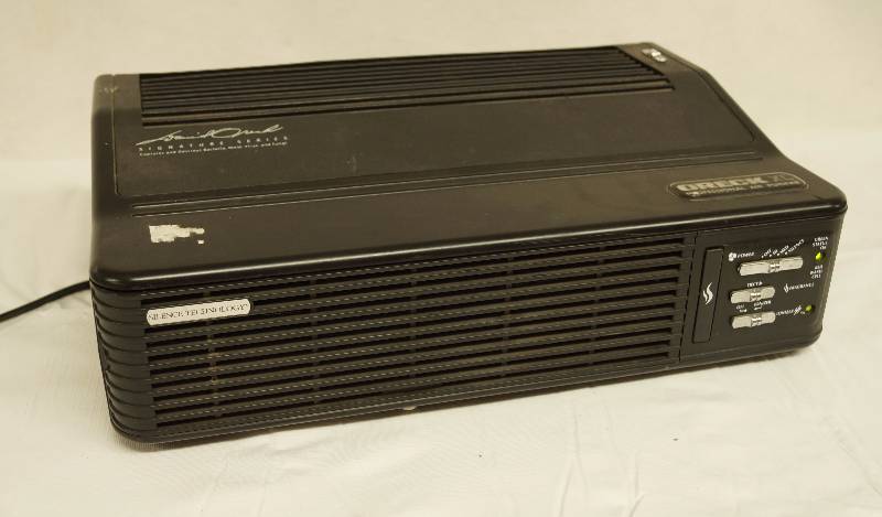 lot 6287 image: Oreck XL AIR8SB Professional Air Purifier Cleaner