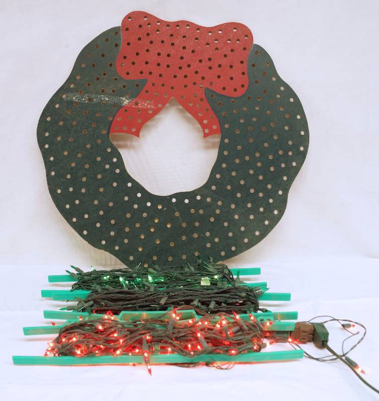 lot 6292 image: Christmas Wreath and Light Set