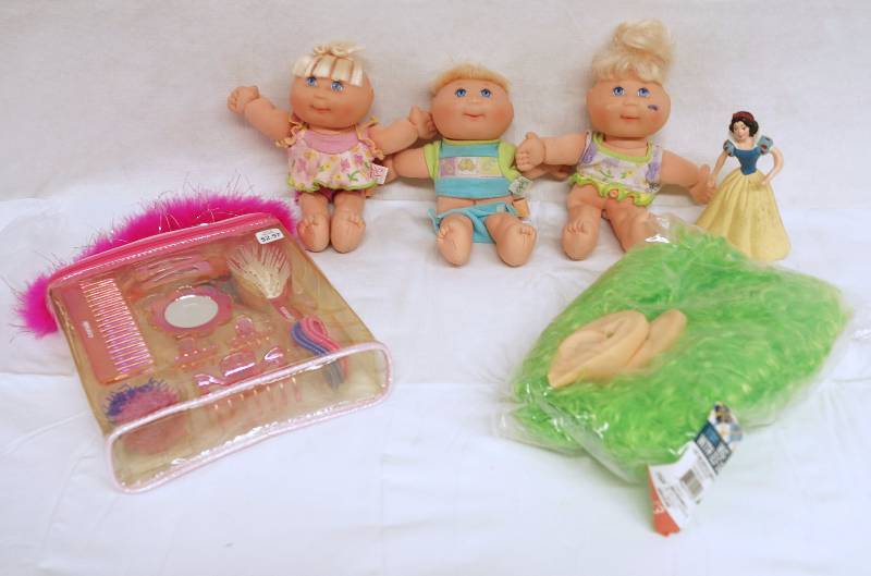 lot 6314 image: 3 Cabbage Patch Dolls and DISNEY Snow White with Misc.