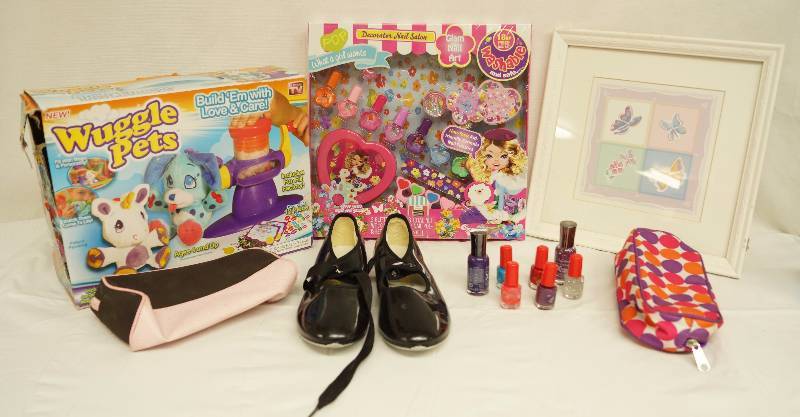 lot 6317 image: Toys - Shoes - Picture - Nail Polish Sets