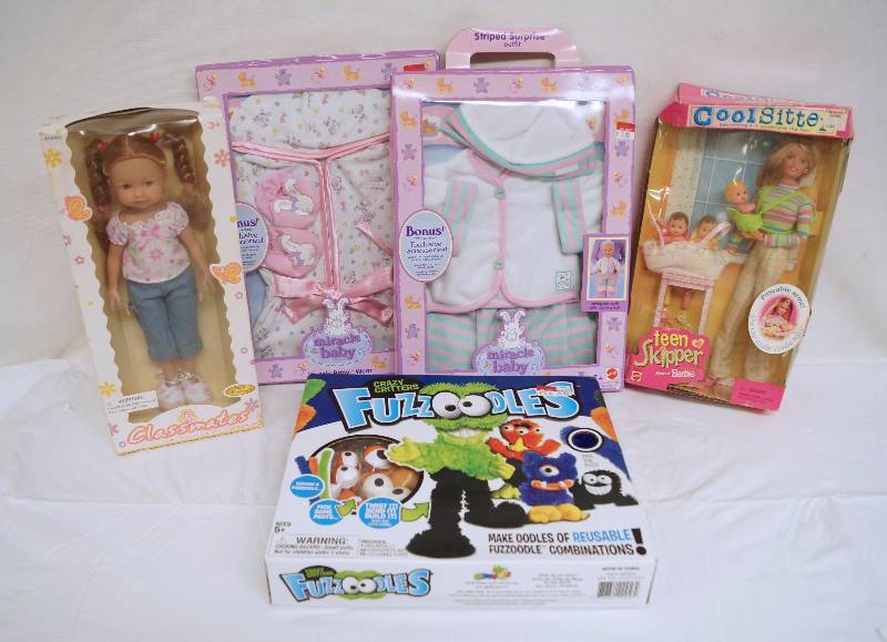 lot 6324 image: Christmas Toys Doll Collection - Ready to Wrap