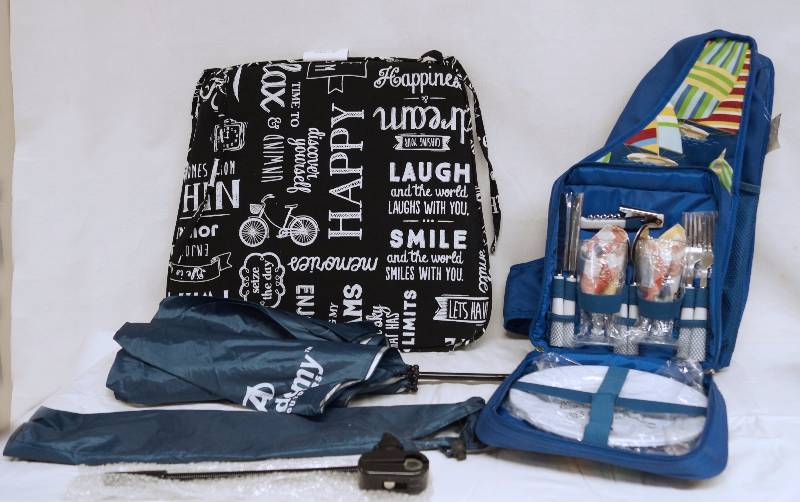 lot 6333 image: Insulated Picnic Back Pack - Umbrella - and Seat Pad