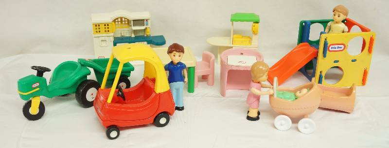 lot 6343 image: Big Little Tikes Toy Collection