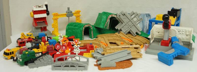 lot 6360 image: GeoTrax Train Set - Many, Many Pieces