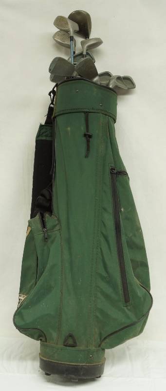 lot 6369 image: Northwestern LEFTY Left Handed Golf Club Set with CALLAWAY Driver in Bag