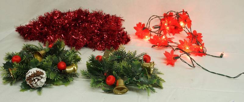 lot 6213 image: 4 Holiday Items Including Lights