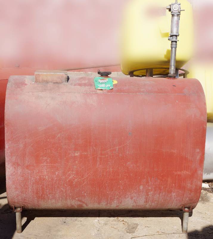lot 1007 image: Huge Metal Holding Tank - OIL HOLDING TANK