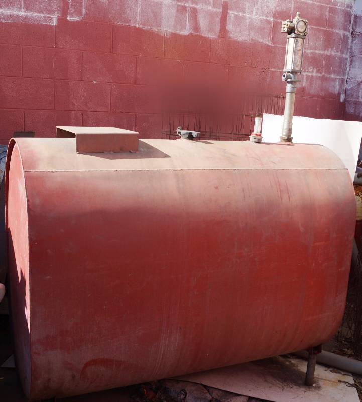 lot 1009 image: Huge Metal Holding Tank - OIL HOLDING TANK
