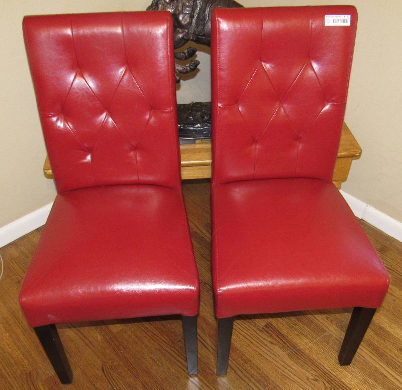 lot 4120 image: Set of 2 Red Leather Sitting Chairs - EXCELLENT Condition - Perfect for your den, office or living room