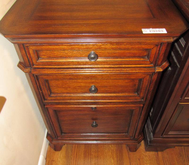 lot 4125 image: Wooden End Table  Small File Cabinet w drawers - Bottom Drawer Locks - NICE Matching Table on Lot # 4124