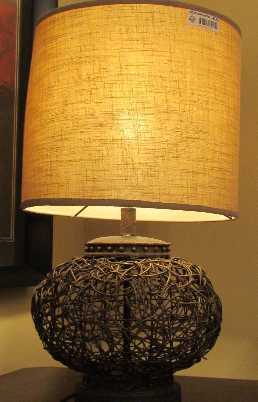 lot 4126 image: Unique - End Table Lamp - Awesome Base Nice Shade - Works