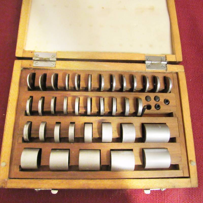lot 4098 image: Depth Gauge Set in Wooden Box