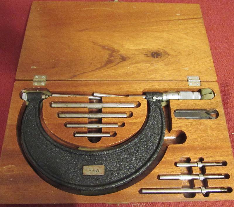 lot 4095 image: Pratt & Whitney - Micrometer - Excellent Condition in Wood Box - Complete Set - Good Condition