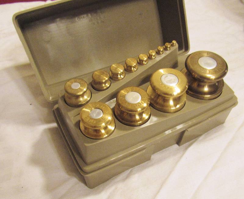 lot 4116 image: OHAUS - Brass Calibration Weight Set - In Case 1 kilogram to 1 gram - 13 weights - COOL
