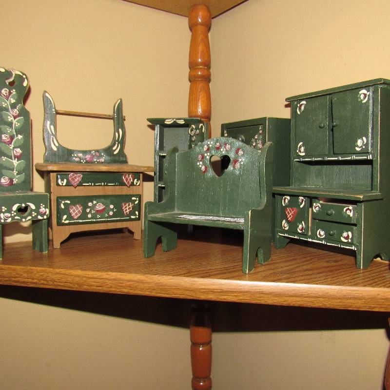 lot 4168 image: 6pc. Miniature Hand Painted Green Doll House Furniture