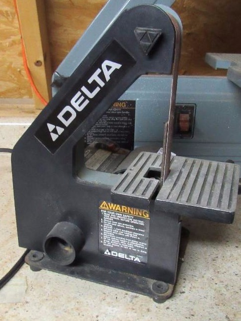 lot 4186 image: 1 Delta 31-050 Belt Sander