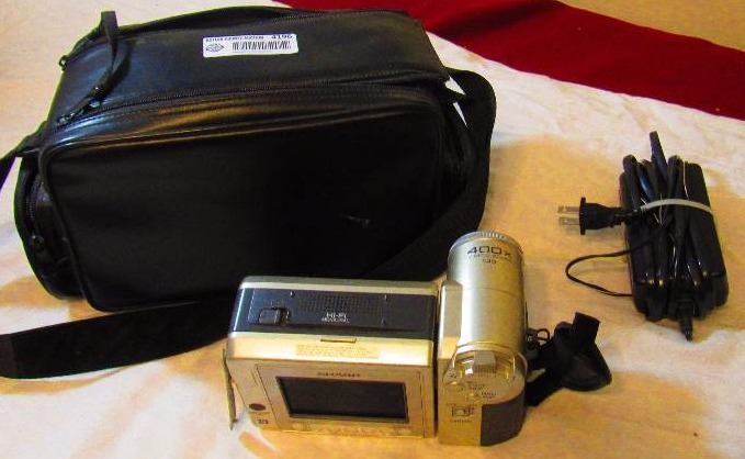 lot 4196 image: Sharp LCD VL-A45 Viewcam 400x ZOOM - VIDEO CAMERA - WORKS