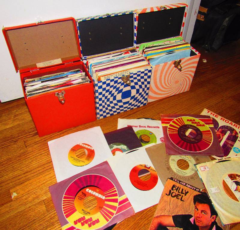 lot 4204 image: Big Lot - 45 Records in Sleeves - Good Condition with Carry Cases